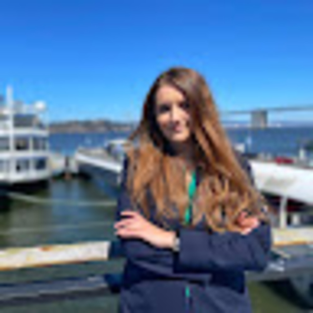 Meet your Posher, Simona